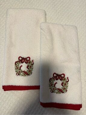 Sophia Christmas Hand Towels Set of 2 White Terry Embroidered Wreath Red Trim